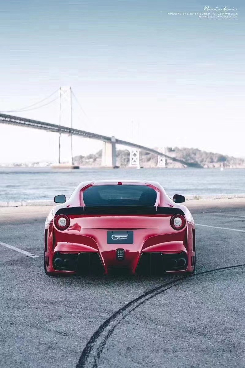 For Ferrari F12 Carbon Fiber Body Kit F12 Upgrades the SVR-style Front and Rear Bumper Spoilers With Hood Fenders
