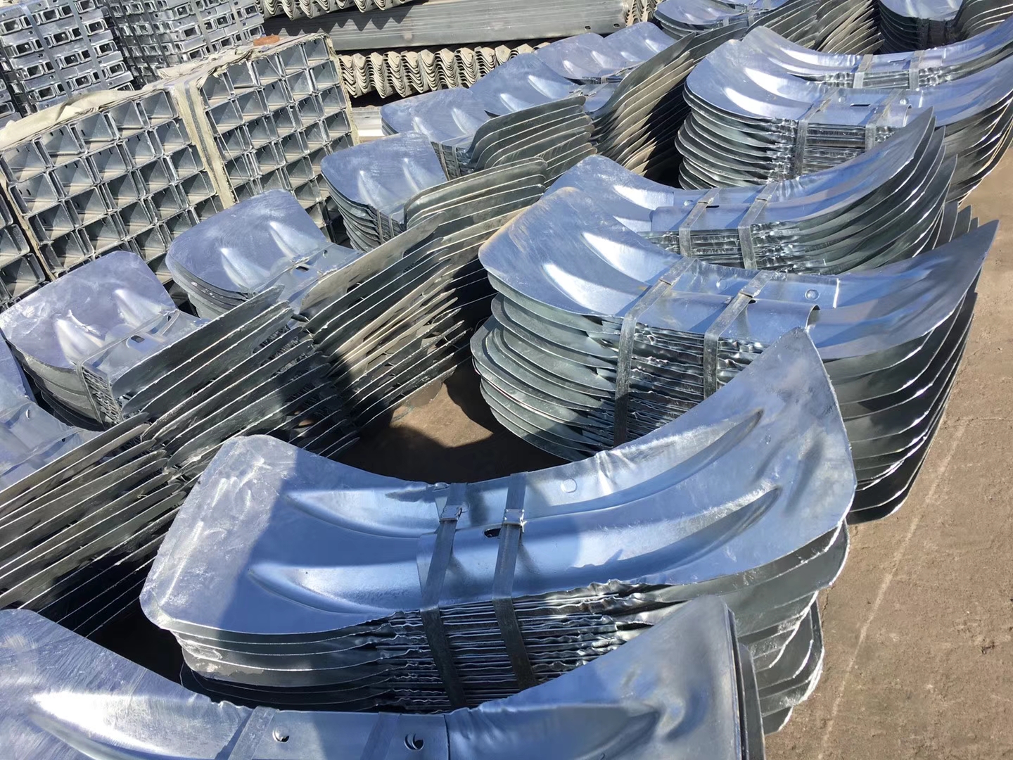 Q235 Q345 Galvanized Steel Highway Guardrail Fishtail End for Customized Projects