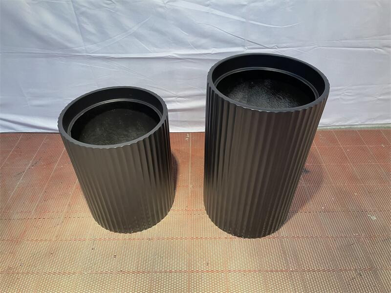 Garden Fiberglass Flower Pots Resin Planter In Black White Color