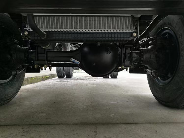 Used 4x4 Trucks Cummins Engine Off-Road Dongfeng Truck Six-Speed Gearbox