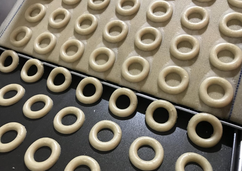 120kgs/Hr Small Biscuit Rotary Moulding Machine 600*400mm Tray Size