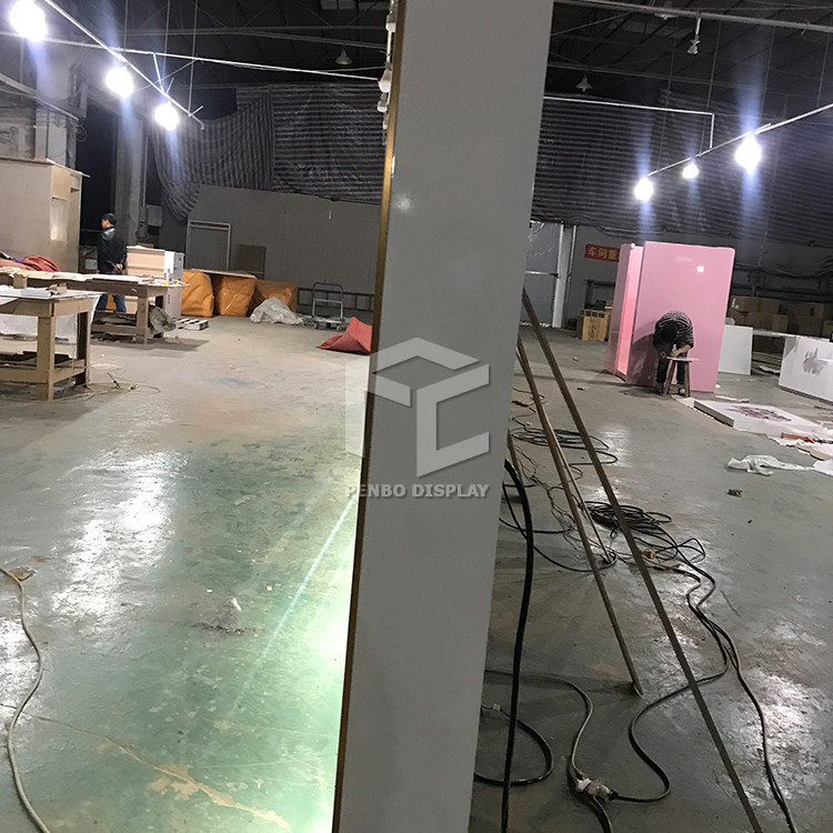 10mm Tempered Glass Skincare Display Shelves For Cosmetic Shop ODM