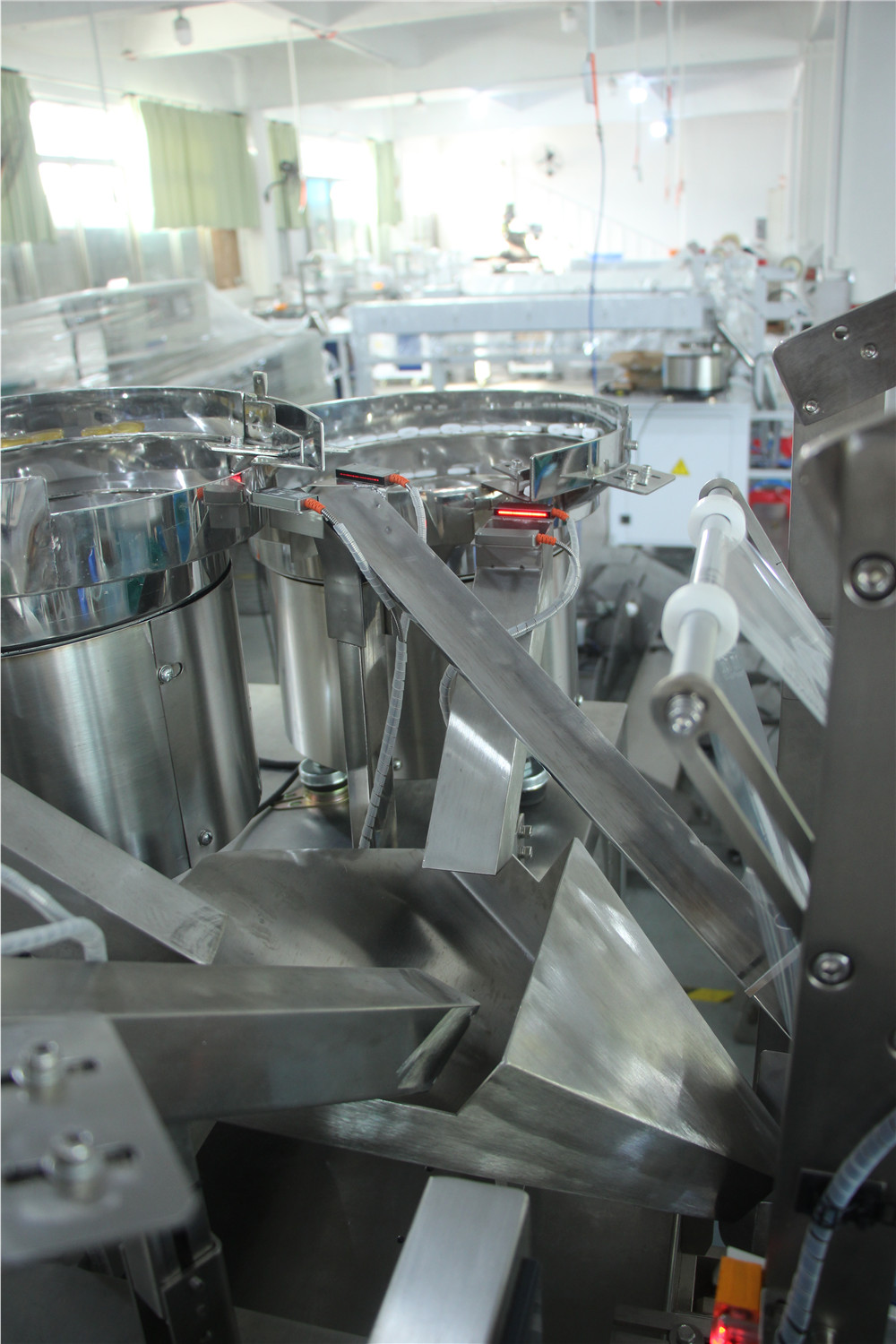Four Vibrator Bowl Packaging Machine Fastener Bolt Lock Washer Nuts Counting Packing System with Vibrating Feeder