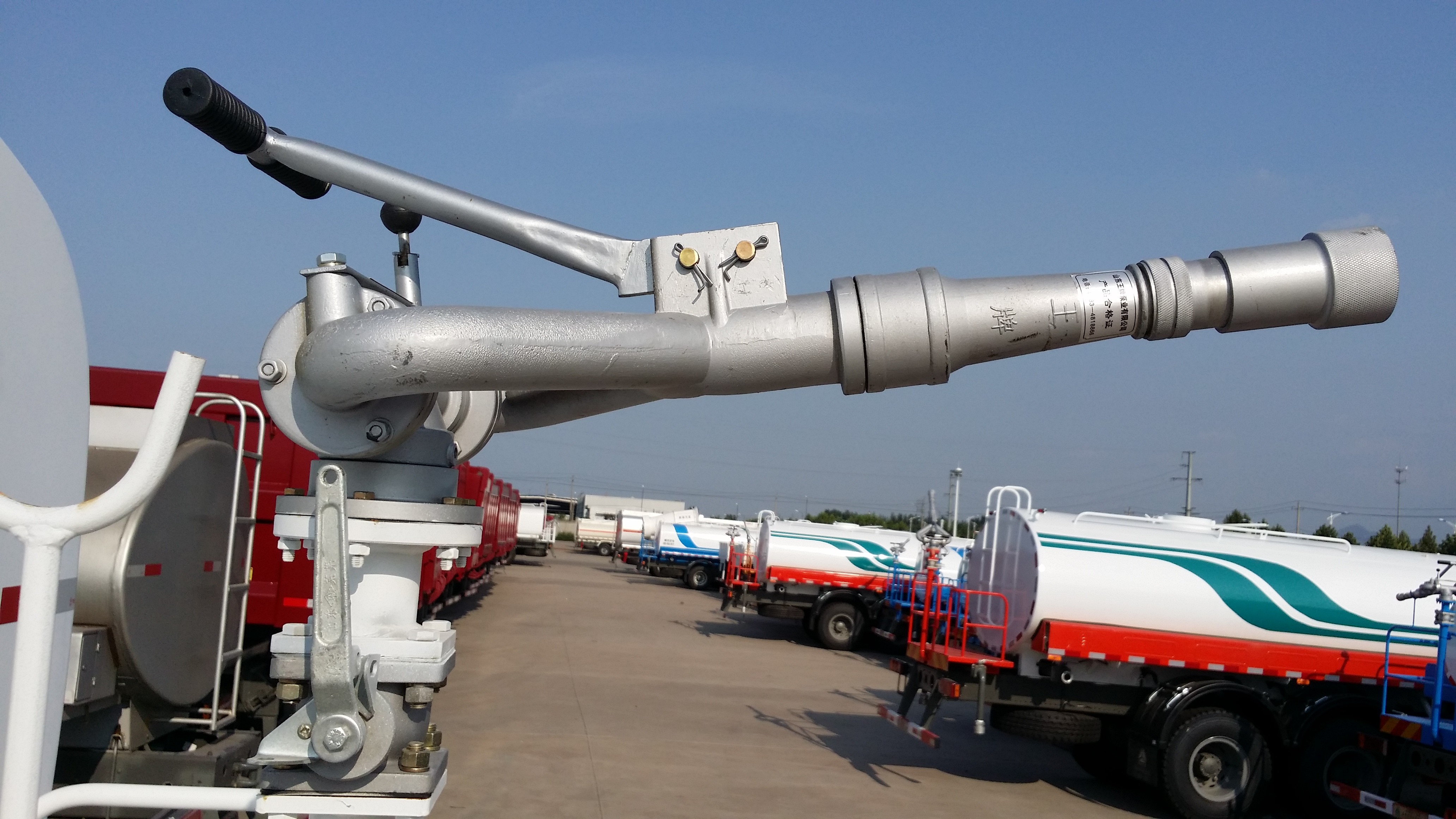 Square Sprinkler Truck 5 Tons Water Tanker Truck / Watering - Cart Vehicle 6 Wheels Water Sprinkler Car Color Option
