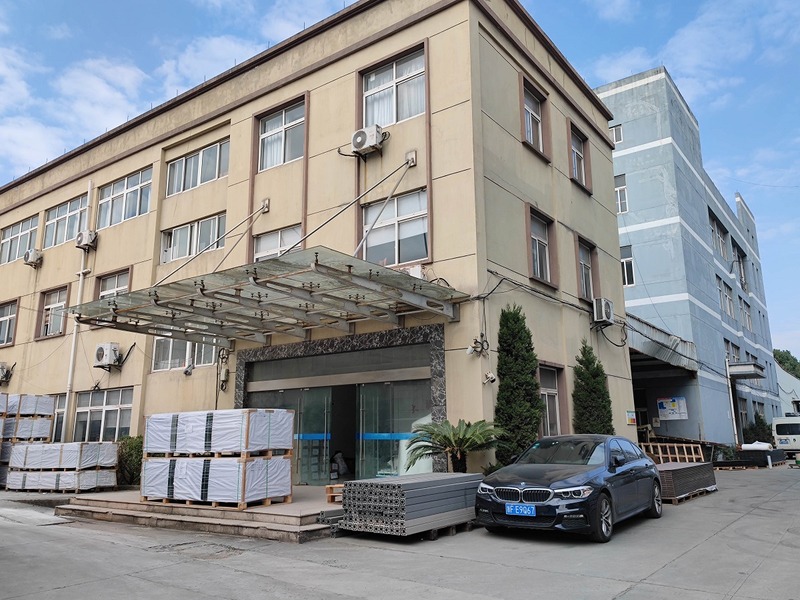 Modern Eco Friendly WPC Composite Fence WPC Garden Fence Extrusion Moulding