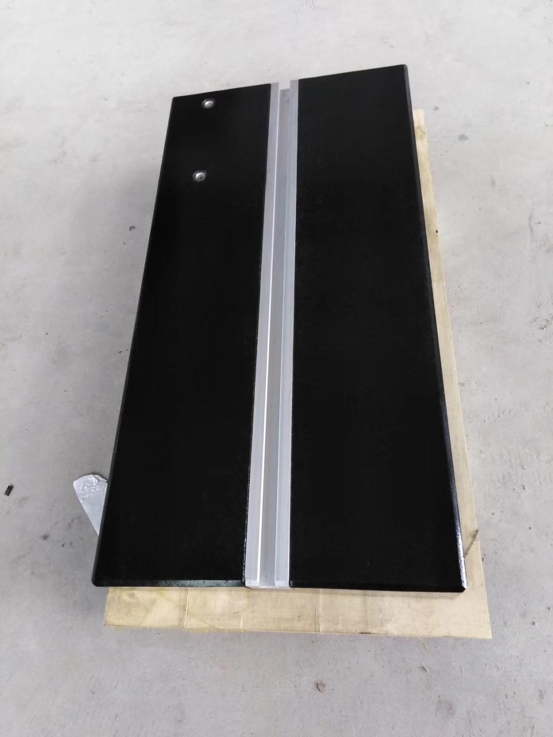 Black Granite Surface Plate With T Slot High Accuracy Customized Size