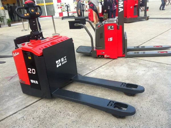 AC Motor Electric Stacker Truck With Lithium Battery 2000kg Load Capacity