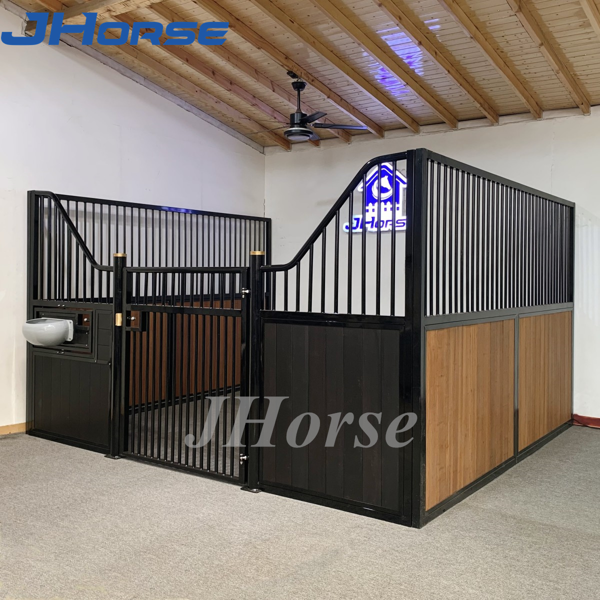 Design 3.6x2.2m European Style Horse Stalls Bamboo Full Stable With Swivel Feeder
