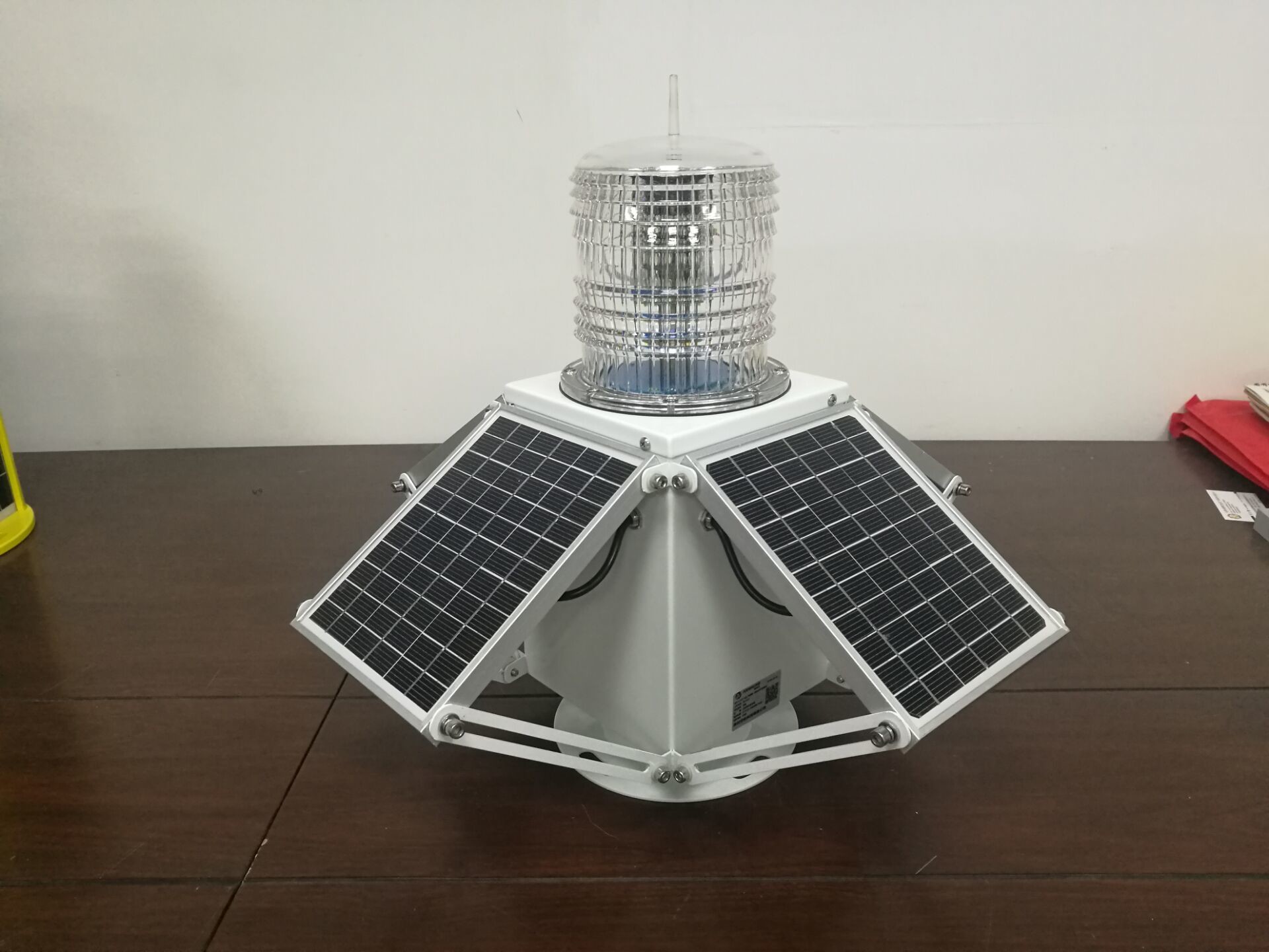 LED Mono Crystalline Silicon Solar Marine Lantern IP68 Waterproof 7 Vertical Divergence