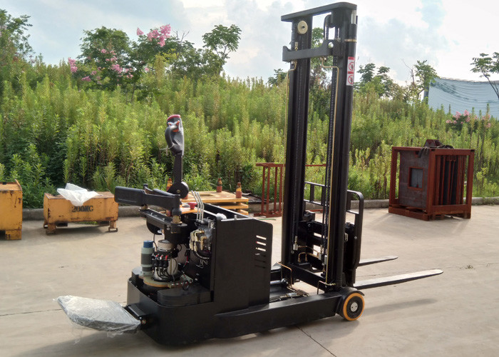 Electric Driving Stacker Forklift Truck Lifting Height 5500mm Low Vibration