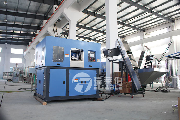 0.2 - 2 Liter Bottle Making Machine 2.5 * 2.0 * 2.0 M Strong Penetrability