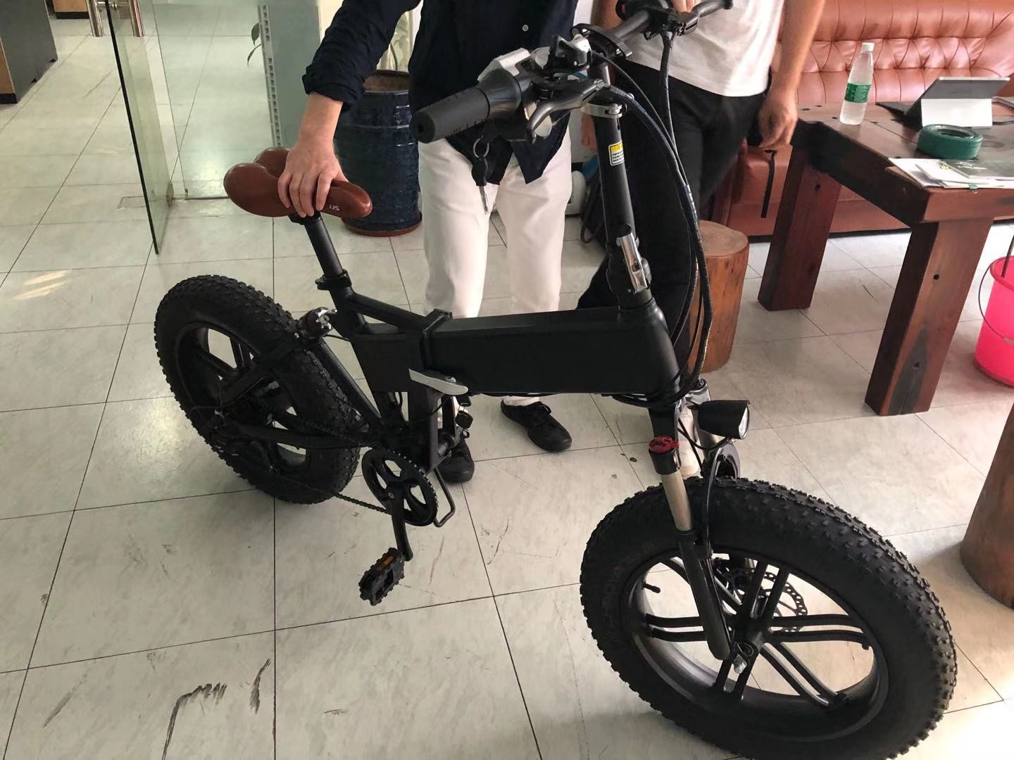 Fat Wheel Electric Mountain Bike 4.0 Fat Tire Electric Bicycle Beach Folding 48v 500w 13Ah
