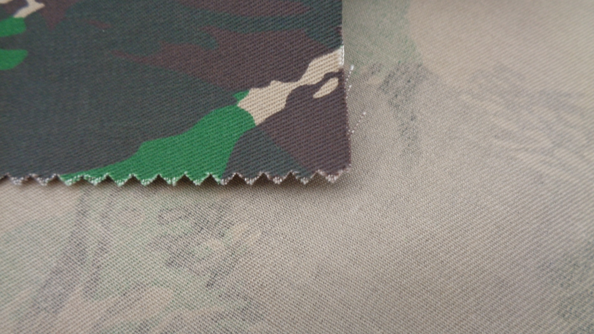 185 Gsm Uniform Cloth Fabric 65% Polyester 35% Cotton Camouflage Windproof