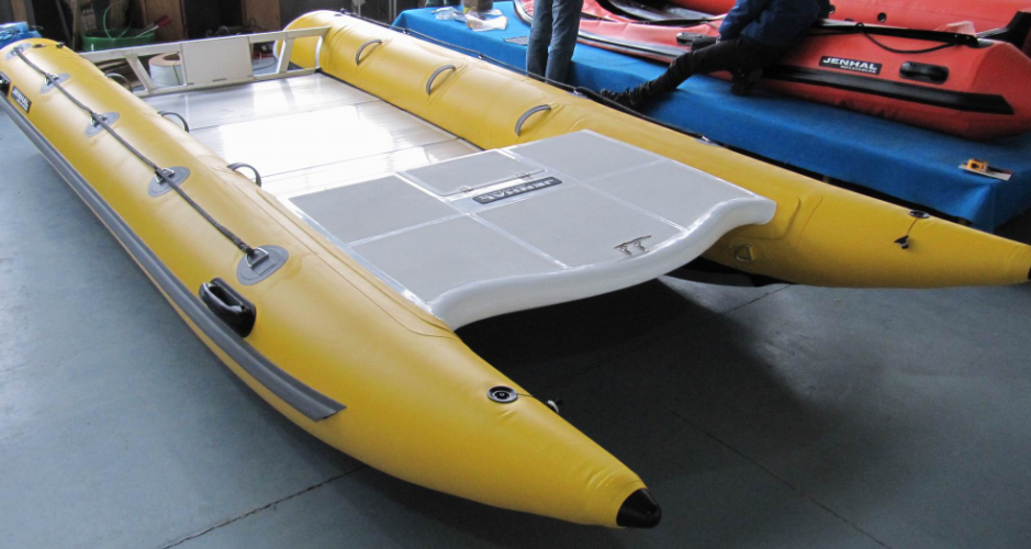 Light Weight Catamaran Pontoon Boat , 430 Cm Inflatable Catamaran Deck Boat