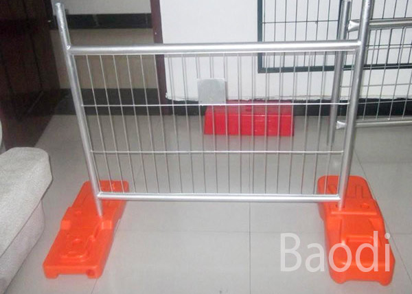 Portable Low Carbon Temporary Construction Fence Panels , Crowd Control Fencing