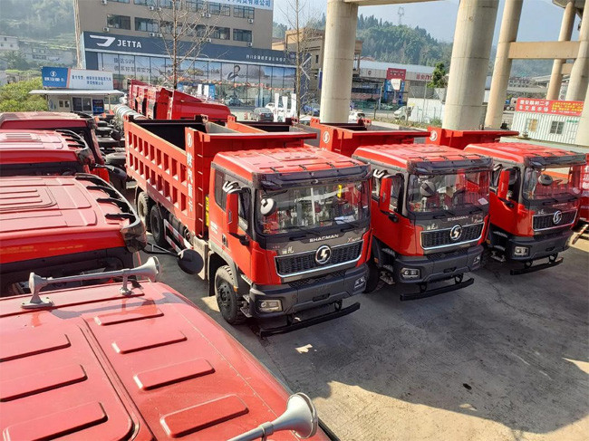 Customer-Oriented Shacman Dump Truck X5000 With Increased Ground Clearance Tipper Mining Dump Truck