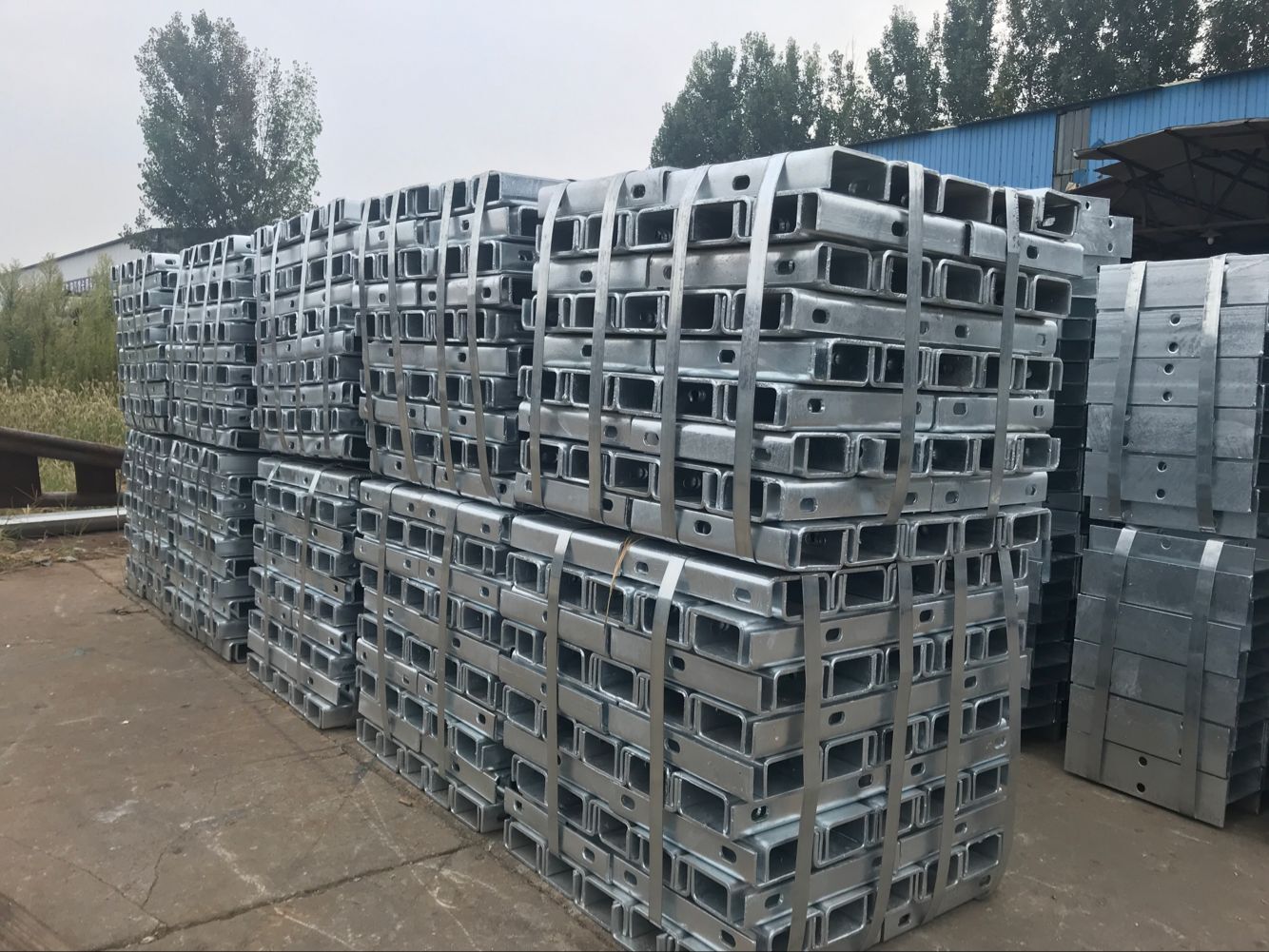 Hot-Dip Galvanized Steel Highway Guardrail Spacer With W-Beam Anti-Corrosion