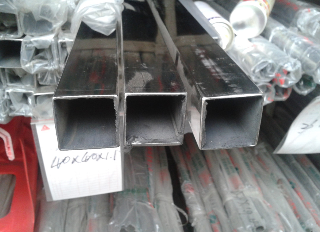 Hot Cold Rolled SS 304 Square Pipe 304L 316 316L Seamless Polished