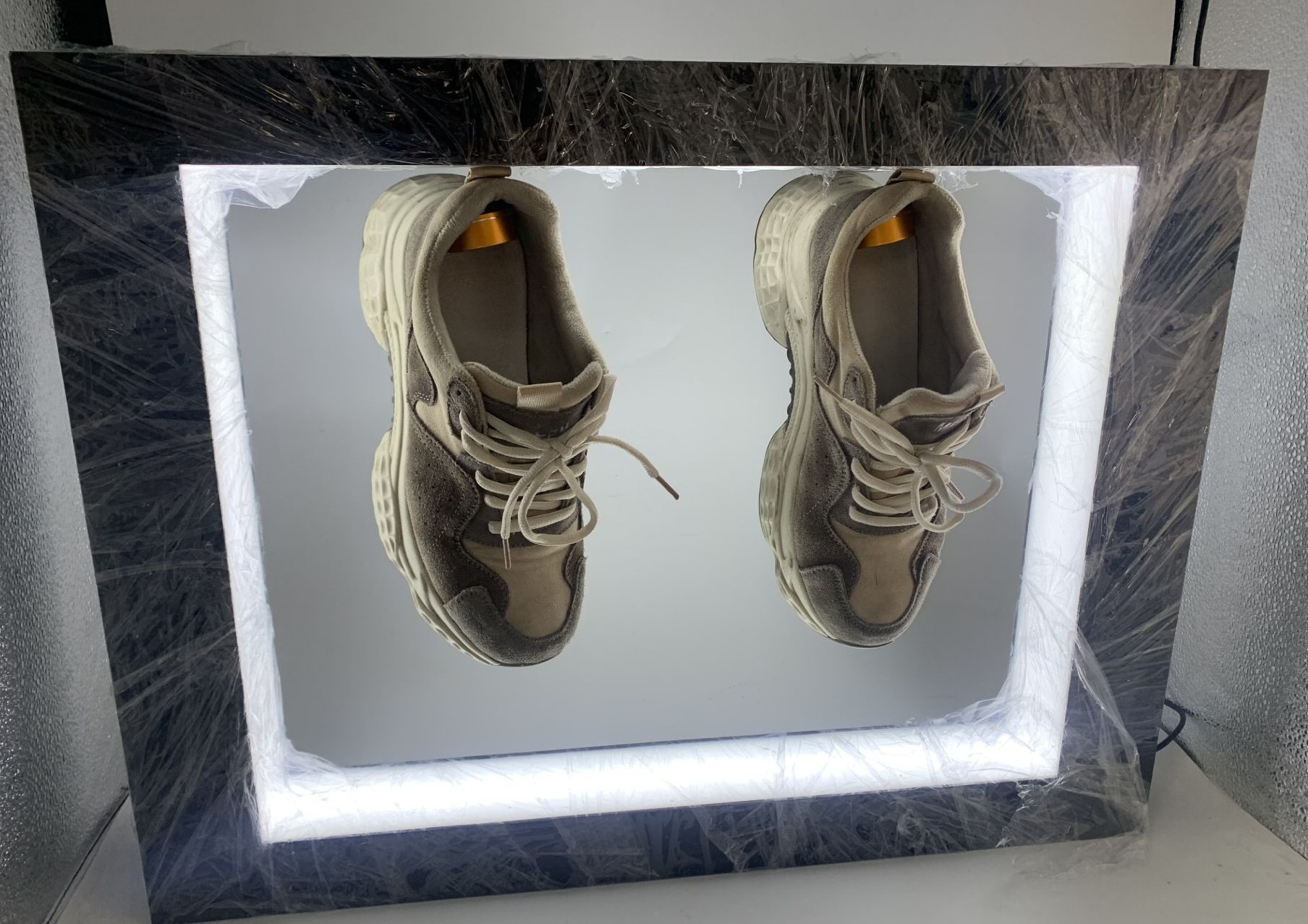 NEW magnetic levitation floating double shoes display racks