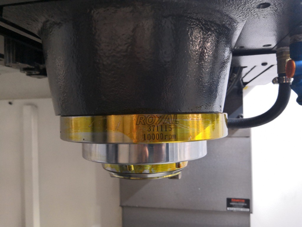 7.5kw Vertical CNC Machine Center Mould Making V85P Spindle Taper BT40 - 140