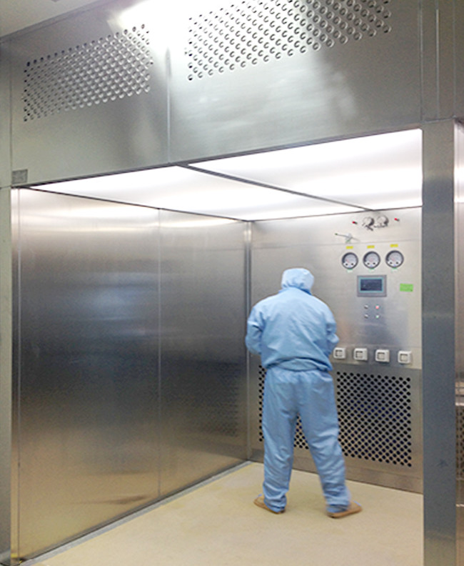 3100 x 2800 x 2570mm Raw Material Sampling Booth Treated By HEPA Filter