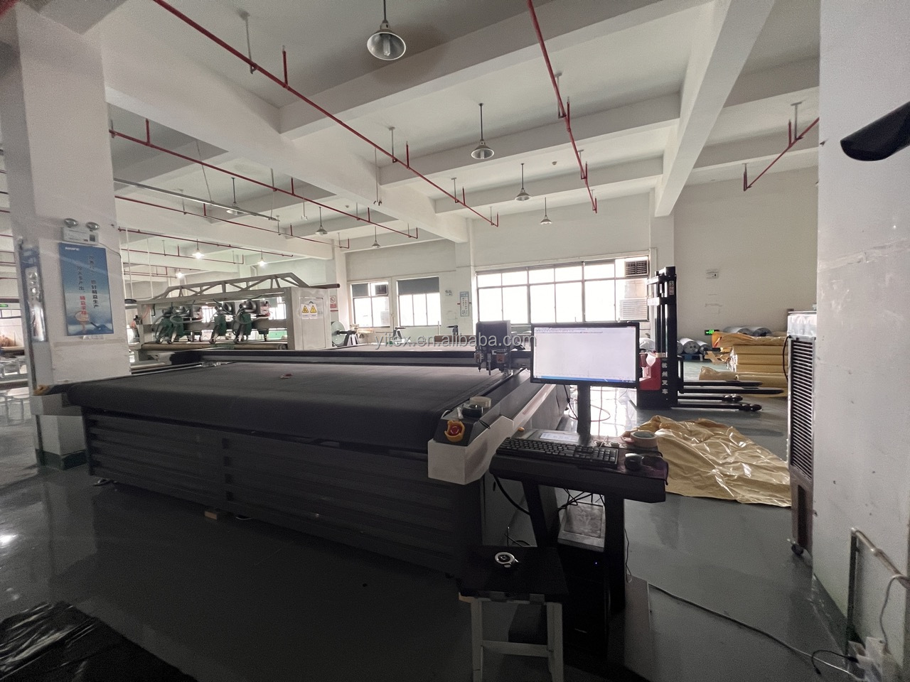 Custom Made PVC Vinyl Tarpaulin High Frequency Welding 580gsm With Eyelet And Ties