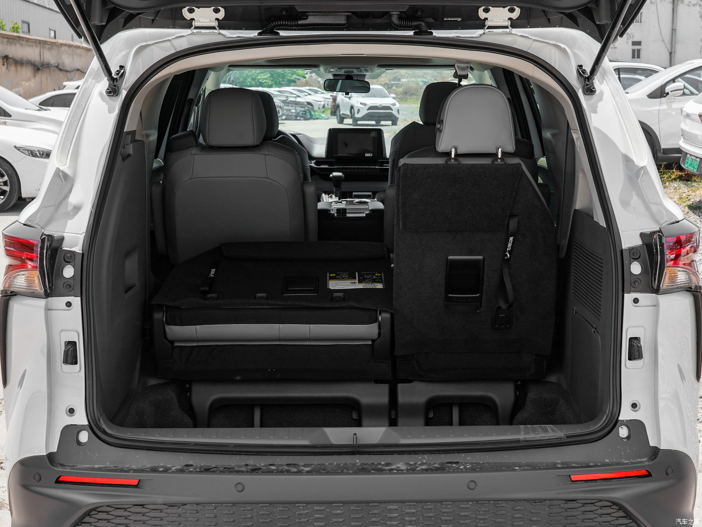 Electric MPV 7-Seater Hybrid SUV Minivan with Driver's Seat Adjustment Electric and Front disc Rear dsic Brake System