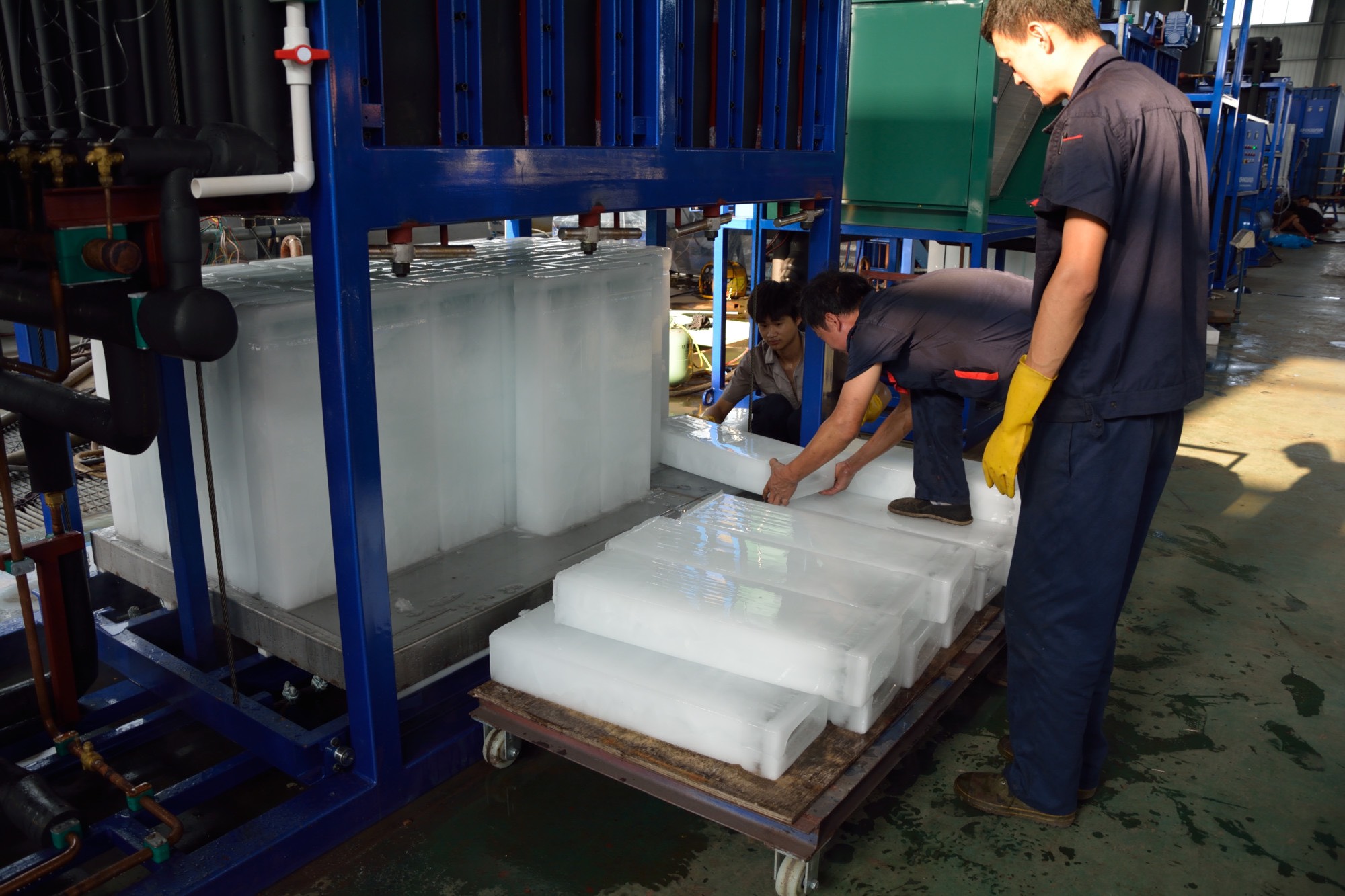 5 ton Focusun direct cooling ice making machine with R404A refrigerant and 380V power