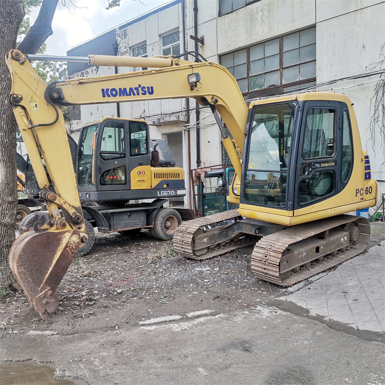 2017 Good Health 6 Ton Komatsu PC 60 Used Excavator with Cummins Engine Made in Japan