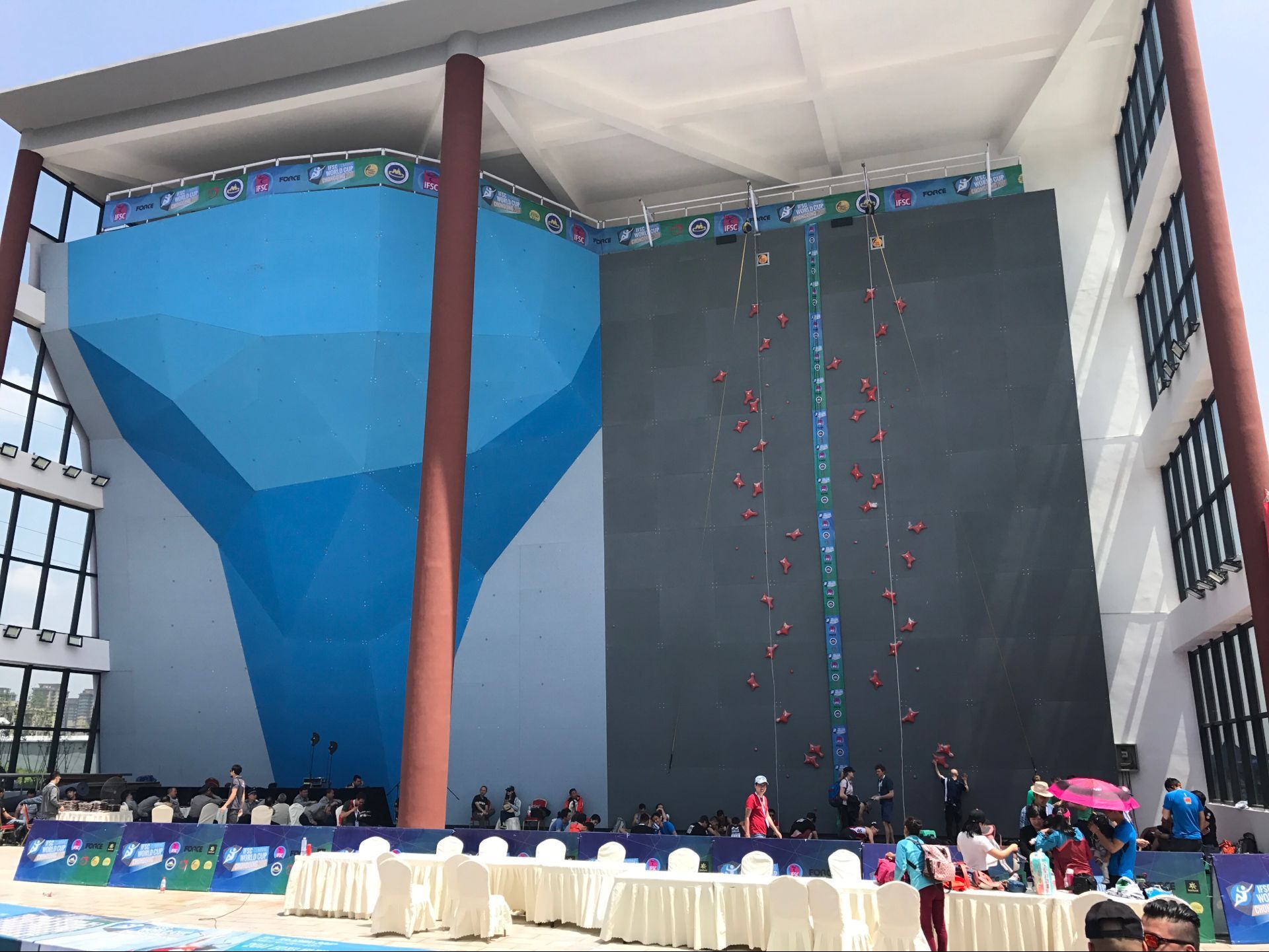 Indoor Aqua Climb Sport Customized Color Swimming Pool Climbing Wall for Aqua Sport