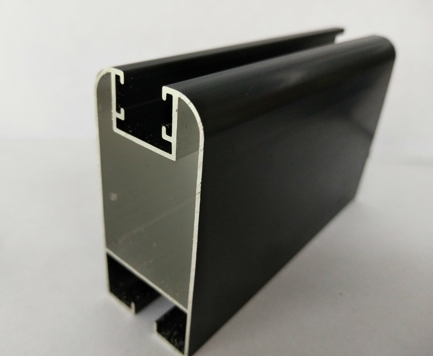 Oxidizing Grit Black Anodized Extruded Aluminum Channel With Customized Shape