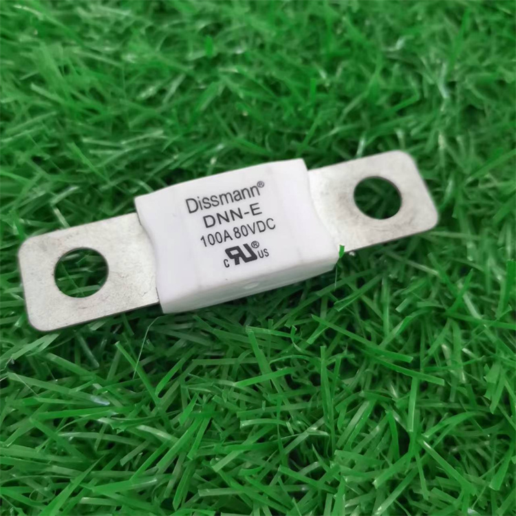 DC80V  Dissmann Automotive Fuse Medium Flat Plug Fuse Bolted Ceramic Fuse Made in China