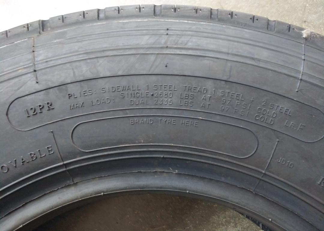 7.00R16LT Light Truck Winter Tires , LT Truck Tires With 4 Zigzag Grooves