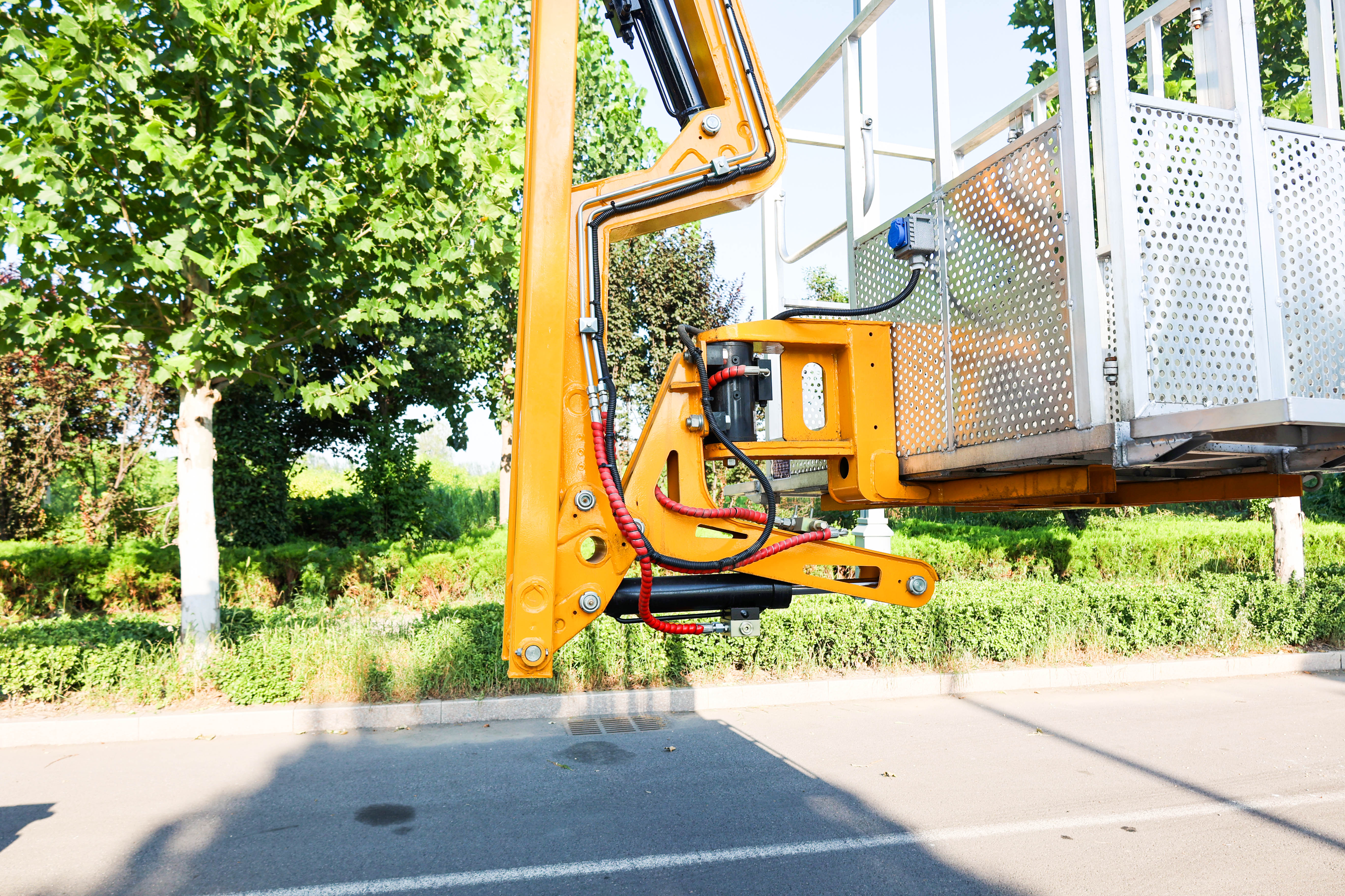 28m Customized Telescopic Boom Truck High-altitude Operation Truck Aerial Working Platform Bucket Truck