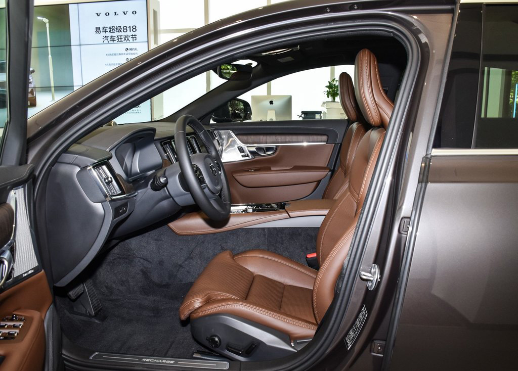XC60 Plug In Hybrid Vehicles T8 Long Range Zhiyuan Deluxe Edition