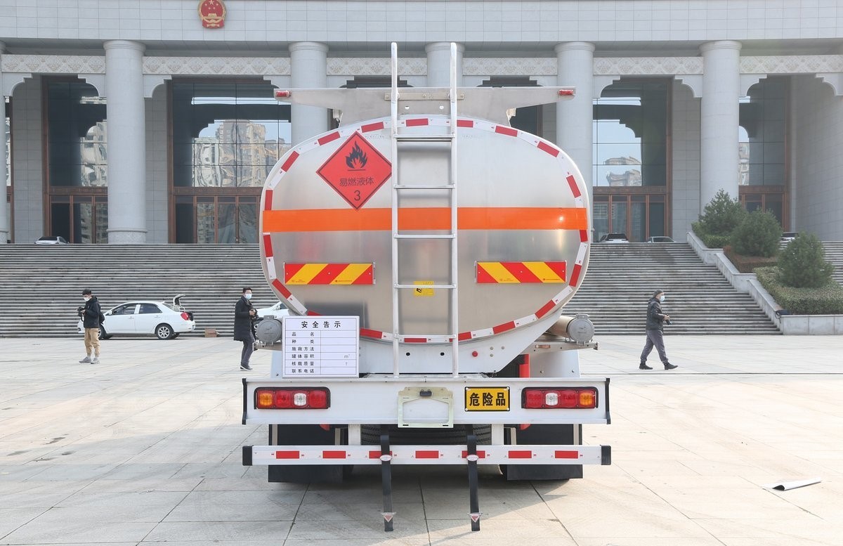 Secure and Durable Oil Tank Truck 30cube Tank capacity for Petroleum Product Transportation