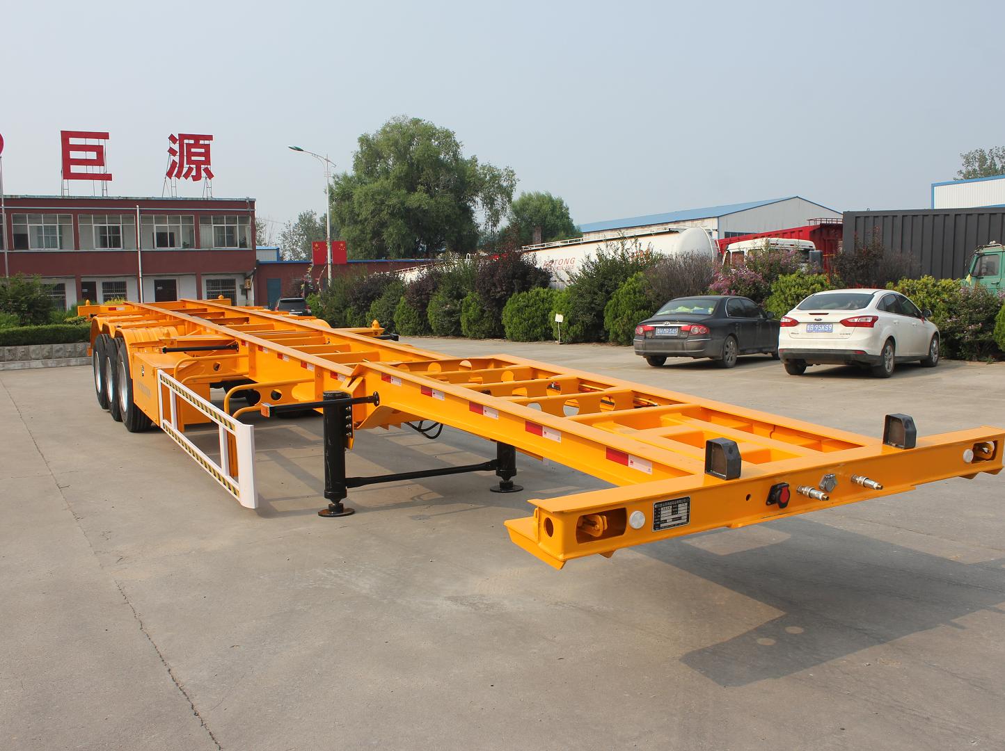 45ft Container Gooseneck Chassis Trailer Skeleton Truck Trailers with 28tons Landing Gear