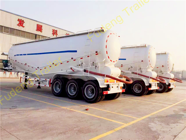 30 Ton Bulk Cement Tanker Trailer Optional Volume Powder Material Tanker