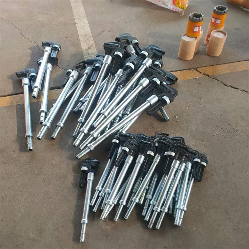 Telescopic Heavy Duty Pipe Wrench With Chrome Vanadium Steel Material