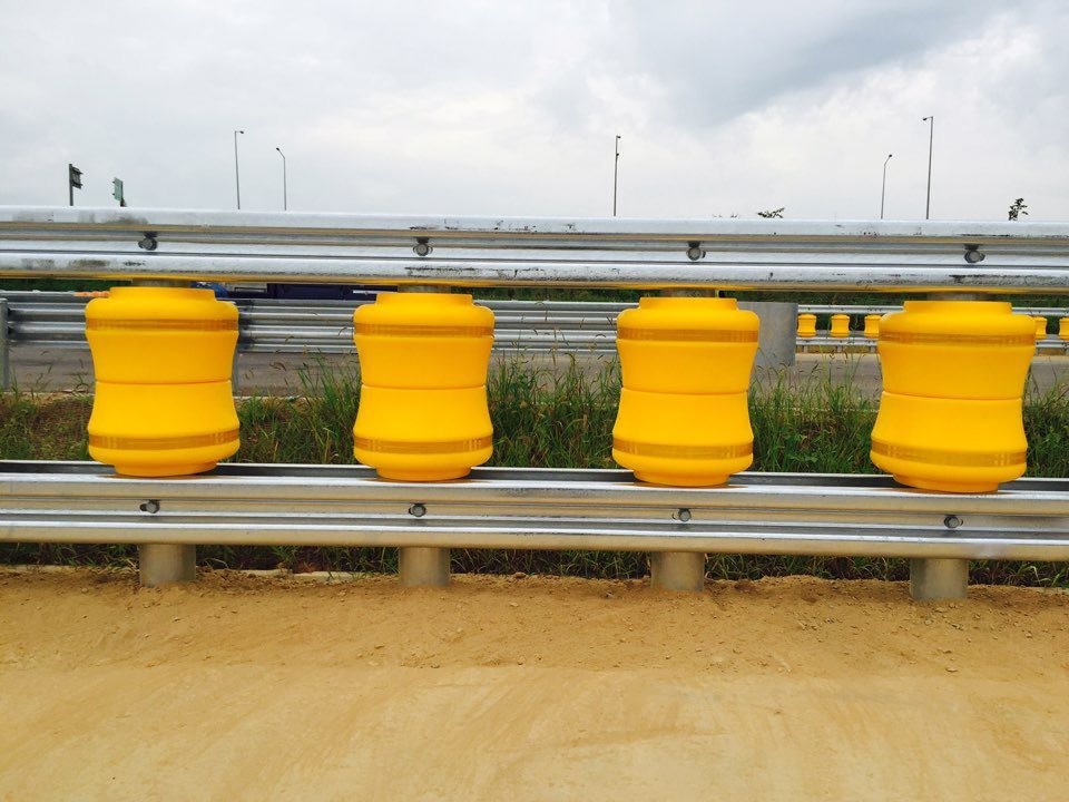 Advanced EVA Foam Board Material Highway Rotating Guardrail