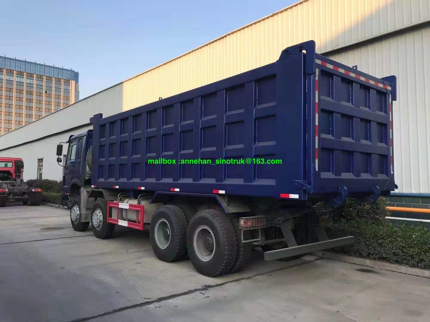 12 Wheeler 8x4 Sino Howo Dump Truck 50-60T For Mining / Construction Site