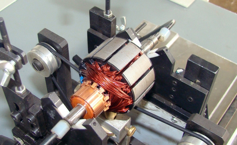 2 / 4 Poles Automotive DC Motors 5.9N.m Starting Torque Chain Saw Motors