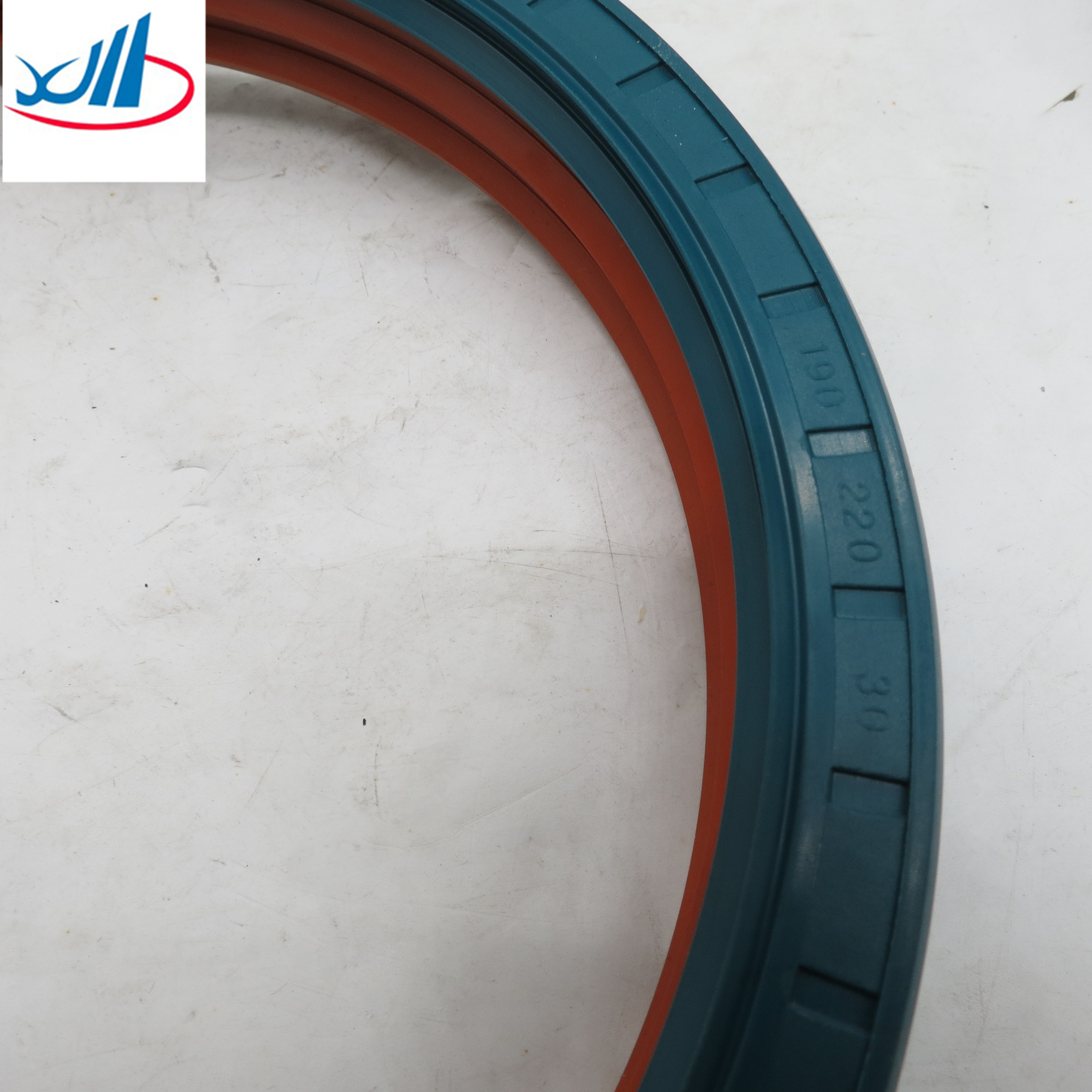 Jinan Sinotruk Howo Truck Parts Front Hub Oil Seal 190003074387