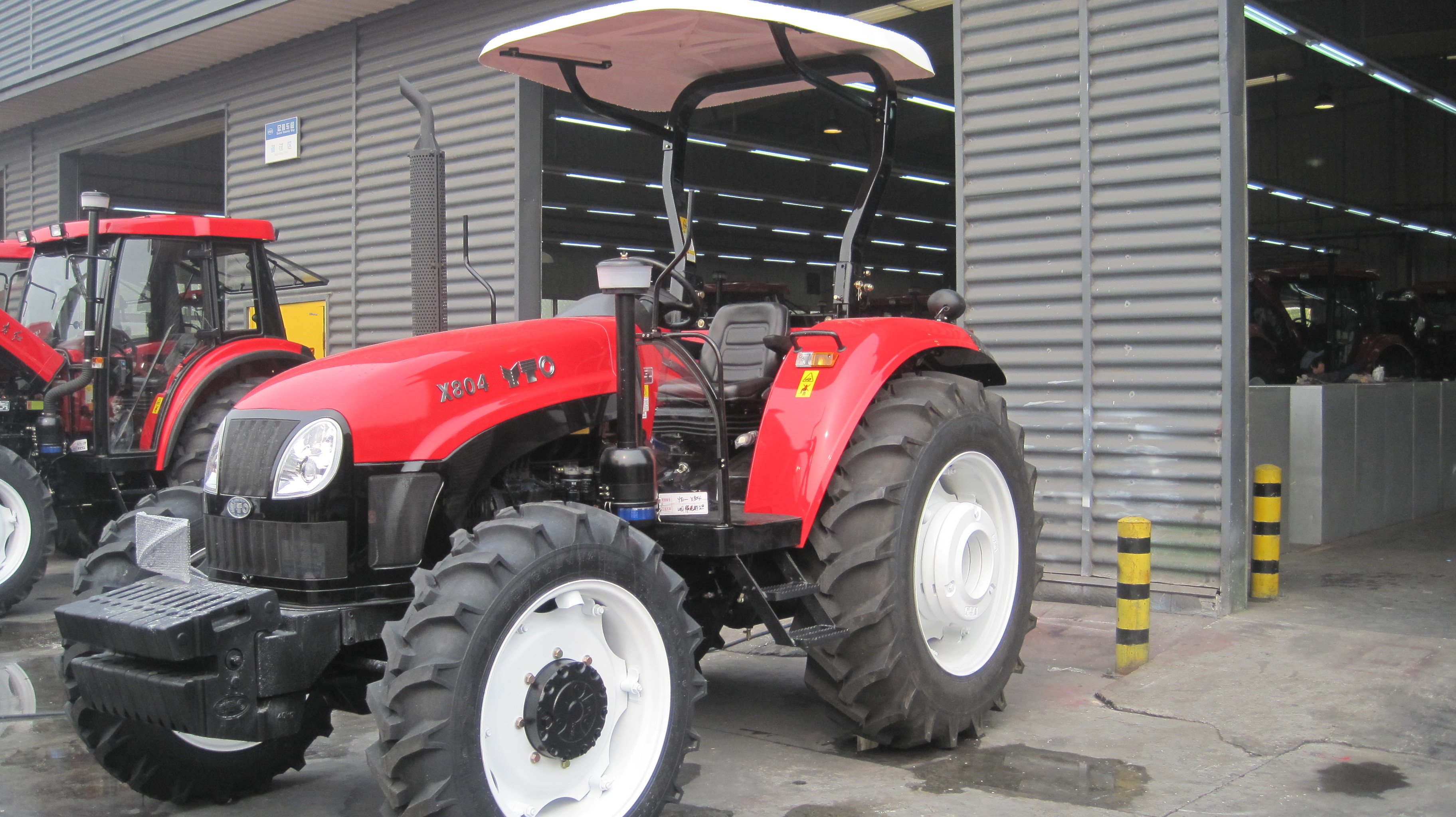 80hp 4 Wheel Drive Tractor , YTO X804 Tractor With 4.95L Displacement