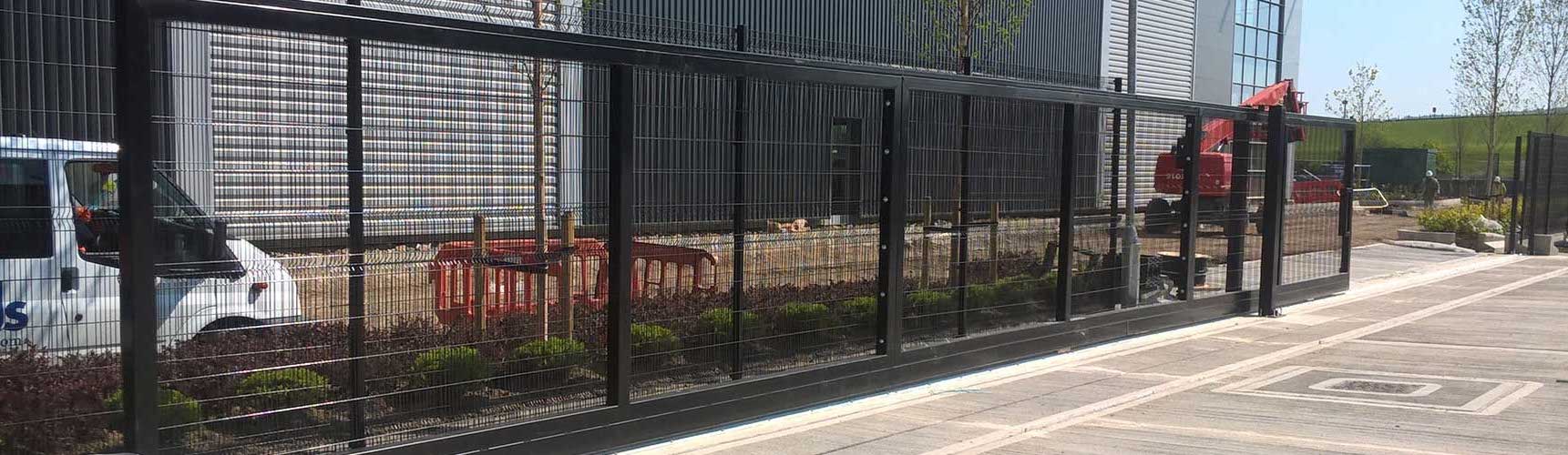 Curved Metal Steel 358 Mesh Anti Climb Security Fencing Powder Coated Customized