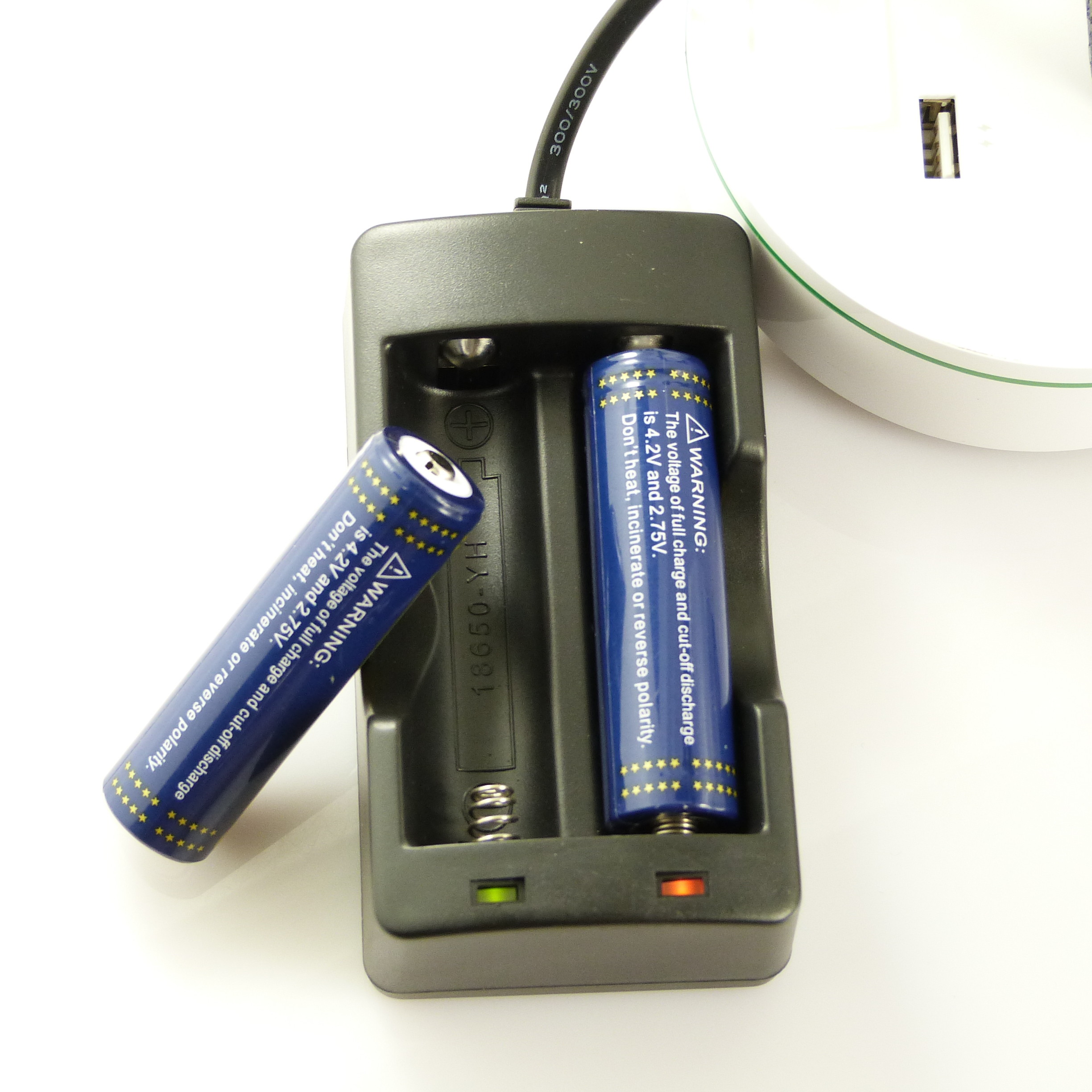 Safety 2 Bay Plug In Battery Charger With 750mm Wire 104*58*38mm Size