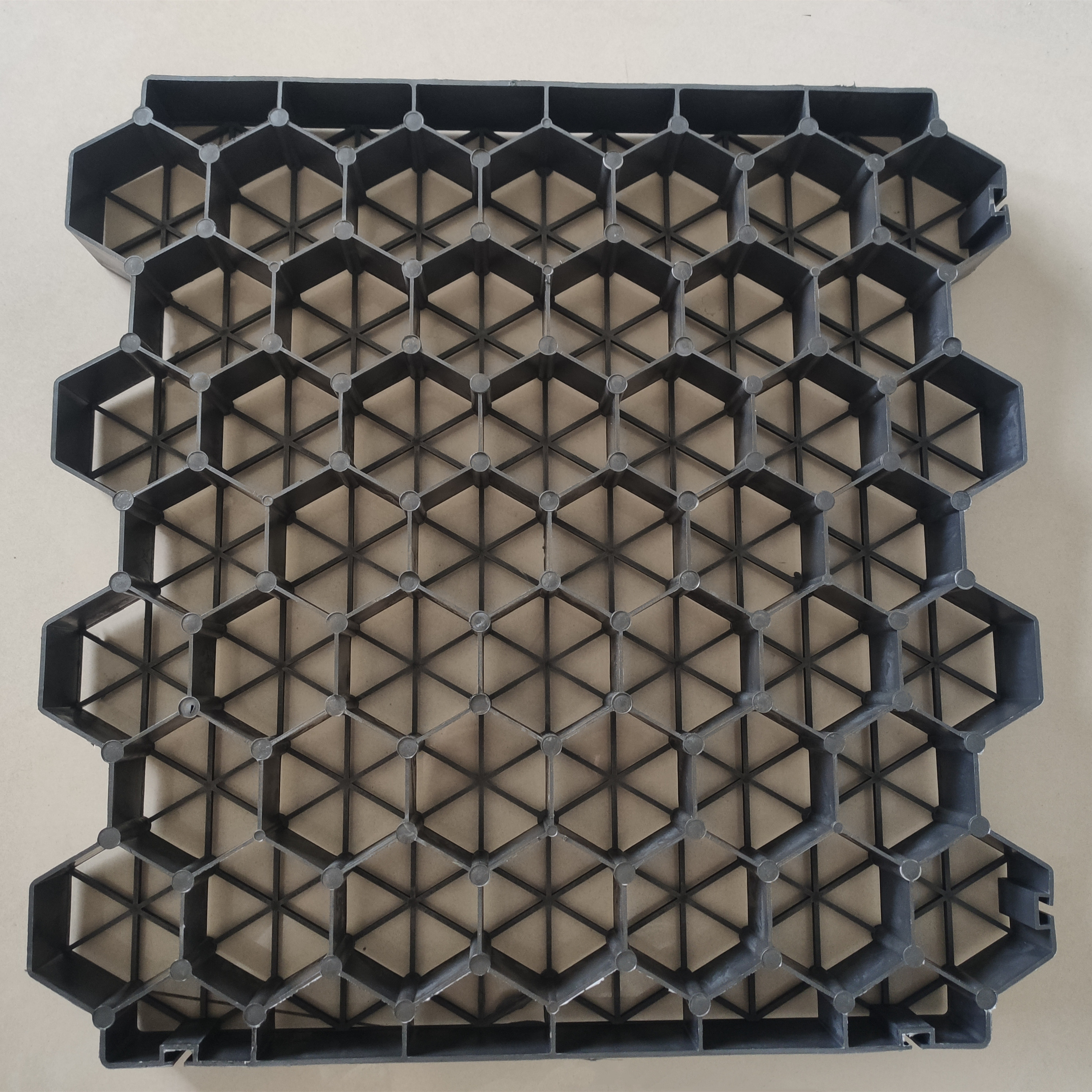 ISO Certified Honeycomb Gravel Stabilizer Grass Grid Paving Grids for Plastic Parking