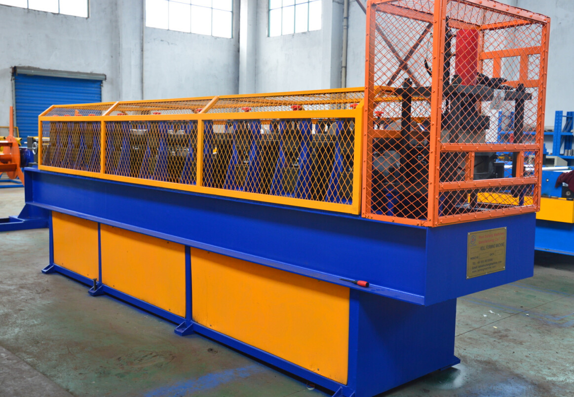 High Speed Downspout Roll Forming Machine Seamless Valley Gutter Making Machine