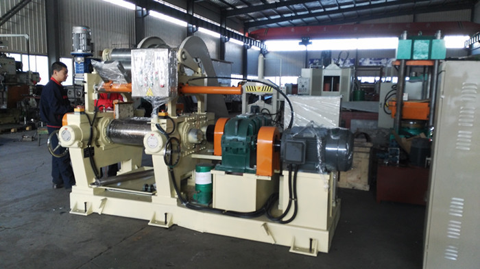 XK Series Two Roll Mill For Rubber Compounding With Stock Blender