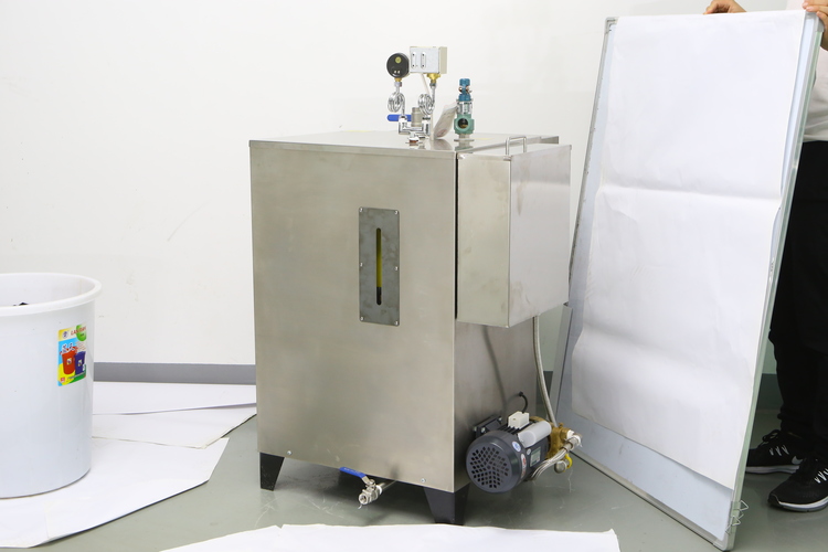 Vertical Electric Industrial Steam Generator Boilers Portable 65kg/H 48kw For Textile